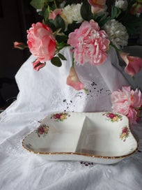Listing 2 of 7 for Royal Albert Old Country Roses Divided Server - NEW