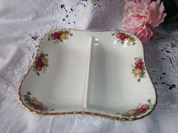 Listing 5 of 7 for Royal Albert Old Country Roses Divided Server - NEW