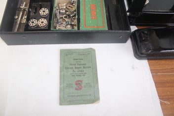 Listing 3 of 4 for SINGER 221 FEATHERWEIGHT COLLECTIBLE SEWING MACHINE