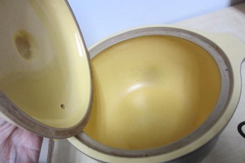 Listing 3 of 6 for Large Denby Casserole