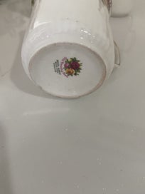 Listing 4 of 20 for ROYAL ALBERT MINT CONDITION 74 PEICE OLD COUNTRY ROSES SET