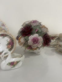 Listing 7 of 20 for ROYAL ALBERT MINT CONDITION 74 PEICE OLD COUNTRY ROSES SET