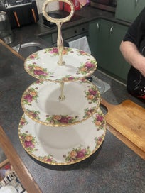 Listing 20 of 20 for ROYAL ALBERT MINT CONDITION 74 PEICE OLD COUNTRY ROSES SET