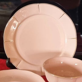 Listing 6 of 7 for EXQUISITE Vintage "Maxwell Williams" BLUSH 24ct Hand Painted Trio