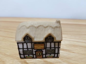 Listing 5 of 12 for Wade Vintage Miniature-Pump Cottage, Tobacco&Newsaget, Why Knot Inn, Post Office