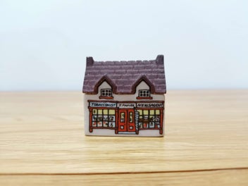 Listing 3 of 12 for Wade Vintage Miniature-Pump Cottage, Tobacco&Newsaget, Why Knot Inn, Post Office