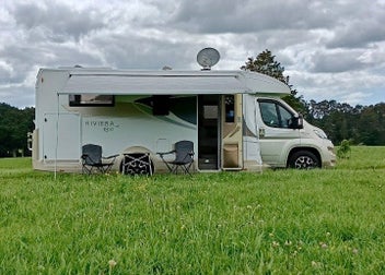 2018 RIVIERA CI 65XT - 20,400KM - 4 BERTH