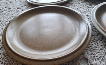 Listing 2 of 7 for 4 Temuka Riverstone bread and butters