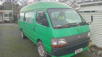 97 Hiace Campervan Diesel Auto Solar Fridge Self C