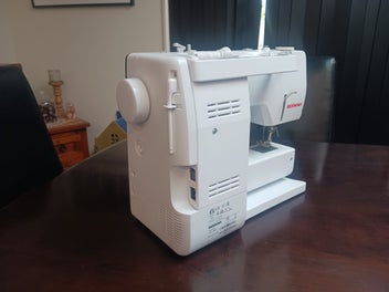 Listing 2 of 10 for Bernina 380 sewing machine