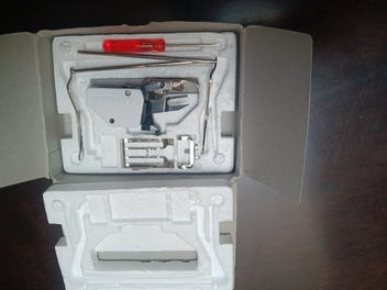 Listing 9 of 10 for Bernina 380 sewing machine