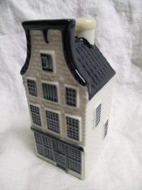 Listing 1 of 4 for * POR19 470 - KLM Delft Blue Miniature House - No 23