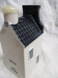 Listing 3 of 4 for * POR19 470 - KLM Delft Blue Miniature House - No 23