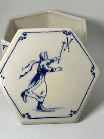 Listing 3 of 9 for Vintage Delft Holland Hexagon Regina Lidded Trinket Box