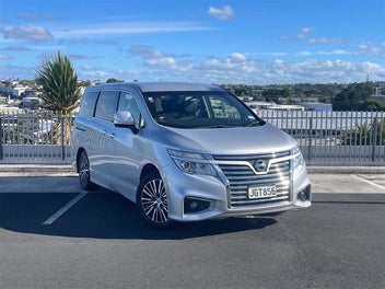 Nissan Elgrand 2014 photo 2