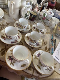 Listing 1 of 5 for Royal Worcester Evesham cups and saucer x6