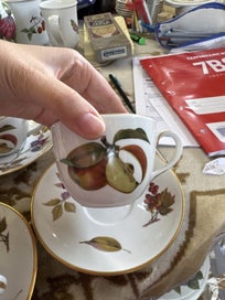 Listing 2 of 5 for Royal Worcester Evesham cups and saucer x6