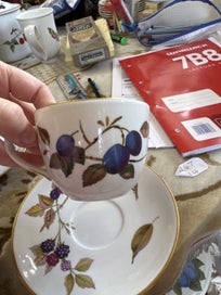 Listing 4 of 5 for Royal Worcester Evesham cups and saucer x6