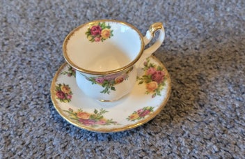 Listing 12 of 16 for Royal Albert Old Country Roses - 74 pieces