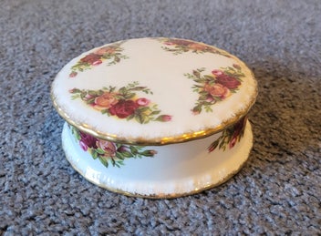 Listing 10 of 16 for Royal Albert Old Country Roses - 74 pieces