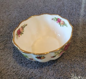 Listing 13 of 16 for Royal Albert Old Country Roses - 74 pieces