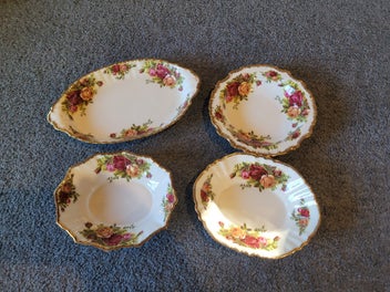 Listing 8 of 16 for Royal Albert Old Country Roses - 74 pieces