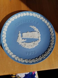 Listing 2 of 7 for Wedgwood Jasperware Christmas Plates large x3