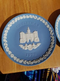 Listing 4 of 7 for Wedgwood Jasperware Christmas Plates large x3