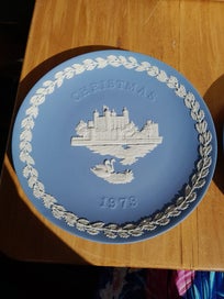 Listing 6 of 7 for Wedgwood Jasperware Christmas Plates large x3