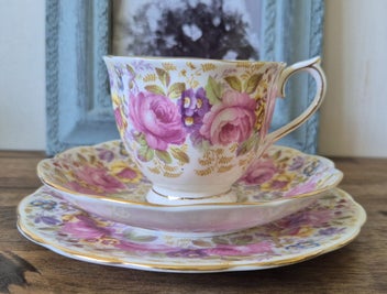 Listing 1 of 3 for Gorgous Royal Albert Serena Trio