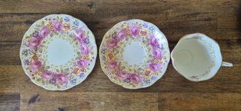 Listing 2 of 3 for Gorgous Royal Albert Serena Trio