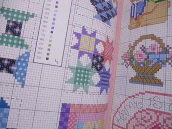 Listing 13 of 20 for CROSS STITCH~ Donna Kooler's "555 Fabulous Cross Stitch Patterns!~ 128 pages!