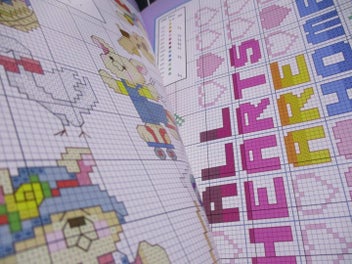 Listing 19 of 20 for CROSS STITCH~ Donna Kooler's "555 Fabulous Cross Stitch Patterns!~ 128 pages!