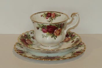 Listing 1 of 2 for ***ROYAL ALBERT OLD COUNTRY ROSES TRIO***