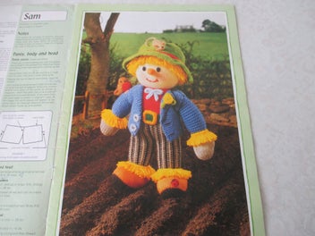 Listing 2 of 9 for Jean Greenhowe's Book - Scarecrow Family