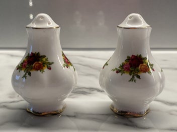Listing 2 of 5 for Royal Albert Old Country Roses Pepper & Salt Shakers