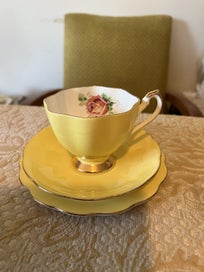 Listing 5 of 5 for Antique QUEEN ANNE Cup and Saucers Tea Set