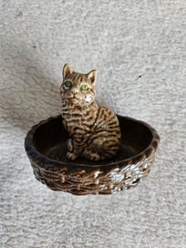 Listing 1 of 3 for Wade of England Cat In Basket Figurine