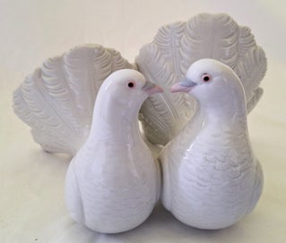 Listing 1 of 15 for +++ CHARMING " LLADRO -SPAIN COUPLE OF DOVES" FIGURINE +++