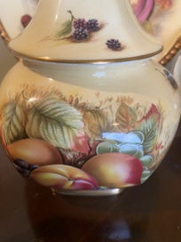 Listing 3 of 3 for Aynsley urn with lid