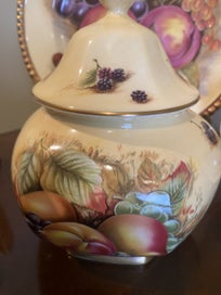 Listing 1 of 3 for Aynsley urn with lid