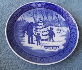 Listing 3 of 6 for +++ SCANDINAVIIAN " ROYAL COPENHAGEN - CHOOSING XMAS TREE" PLATE +++