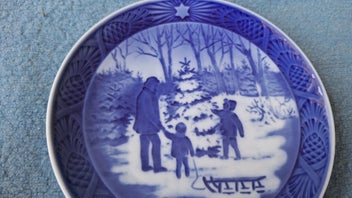 Listing 6 of 6 for +++ SCANDINAVIIAN " ROYAL COPENHAGEN - CHOOSING XMAS TREE" PLATE +++