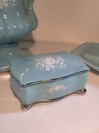 Listing 3 of 20 for Bulk Royal Winton