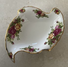 Listing 1 of 6 for Royal Albert Old Country Roses Leaf Dish