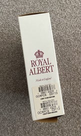 Listing 5 of 6 for Royal Albert Old Country Roses Leaf Dish