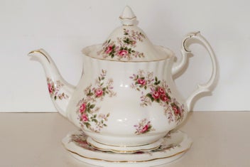 Listing 2 of 8 for ***ROYAL ALBERT LAVENDER ROSE TEAPOT AND TEAPOT STAND***