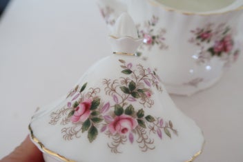 Listing 4 of 8 for ***ROYAL ALBERT LAVENDER ROSE TEAPOT AND TEAPOT STAND***