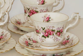 Listing 3 of 6 for ***ROYAL ALBERT LAVENDER ROSE TEA SET***