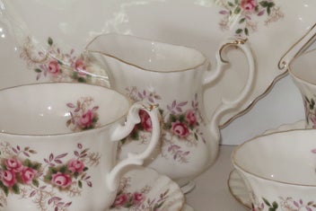 Listing 4 of 6 for ***ROYAL ALBERT LAVENDER ROSE TEA SET***